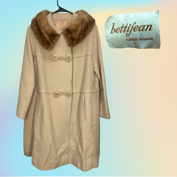 Vintage 50's/60's Tan Bettyjean Furred Fashion Fur Collar Coat with Flaws - Picture 1 of 16